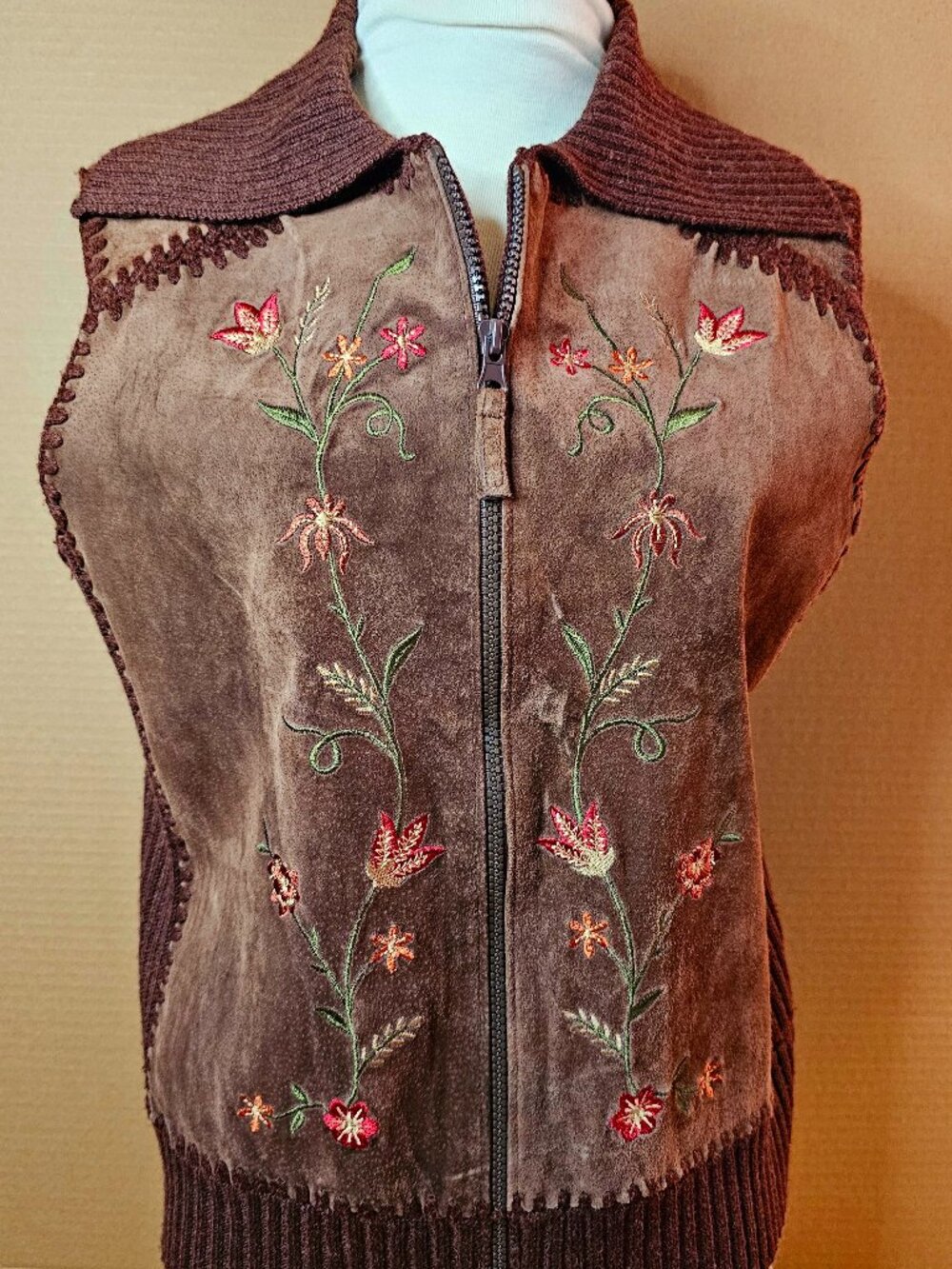 VTG Designers Studio Originals Leather & Knit Floral Embroidered Vest - Small